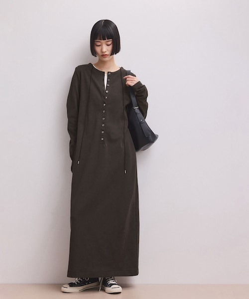 ADAM ET ROPE'(アダムエロペ)の「【WEB限定】マルチWAYヘンリーネックワンピース(ワンピース・レディース・ブラック/ダークブラウン/ネイビー・M/S)」の4枚目の写真