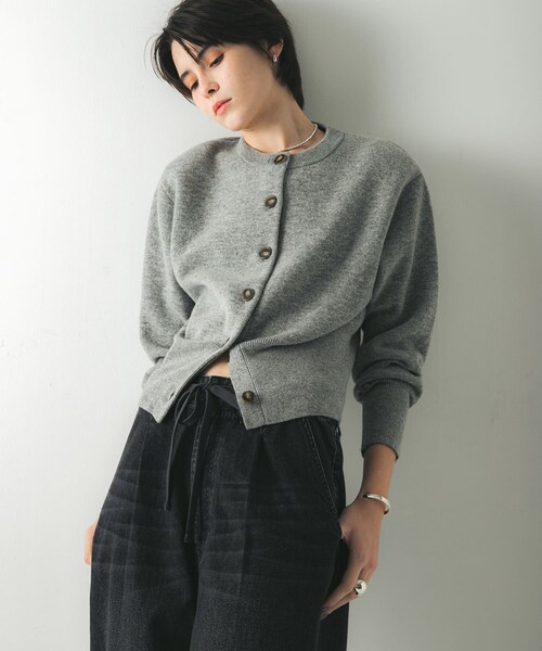 URBAN RESEARCH（アーバンリサーチ）の「ウールカシミヤショルダーパッドカーディガン（カーディガン/ボレロ・レディース・GRAY/BLACK/OFF・FREE）」の4枚目の写真