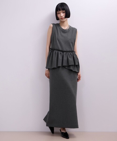 ADAM ET ROPE'(アダムエロペ)の「【WEB限定】ペプラムロングワンピース(ワンピース・レディース・ブラック/チャコール/ブラウン・F)」の4枚目の写真