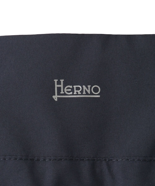 ROPE'（ロペ）の「【WEB限定/一部店舗限定】【HERNO(ヘルノ)】ゴアテックス パックライトシェル フーデットコート（マウンテンパーカー・レディース・グレー/ネイビー・M/S）」の19枚目の写真