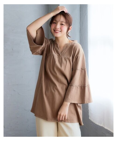 nissen（ニッセン）の「＜大きいサイズ＞綿100％ピグメント加工フレア袖トップス（Tシャツ/カットソー・レディース・チャコールグレー/モカ・L/LL/3L/4L/5L/6L/8L/10L）」の2枚目の写真