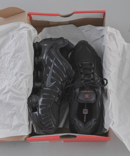 URBAN RESEARCH Sonny Label（アーバンリサーチサニーレーベル）の「NIKE　ウィメンズショックスTL（スニーカー・レディース・002ブラック/100ホワイト・23/23.5/24/24.5）」の3枚目の写真