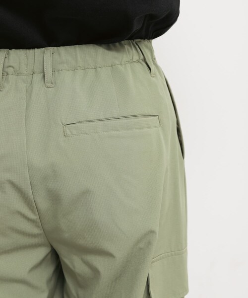 SENSE OF PLACE by URBAN RESEARCH（センスオブプレイスバイアーバンリサーチ）の「テックセンタープレスカーゴスラックス（その他パンツ・メンズ・BLACK/KHAKI・M/L）」の17枚目の写真