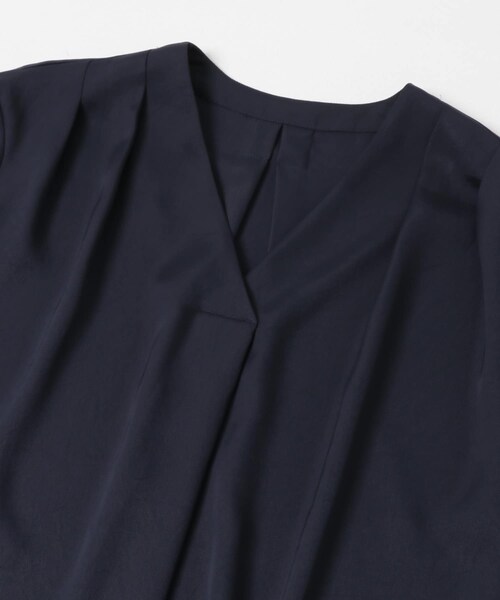 URBAN RESEARCH ROSSO（アーバンリサーチロッソ）の「シルキーツイルVネックブラウス（シャツ/ブラウス・レディース・OFF/MINT/NAVY・Free）」の10枚目の写真
