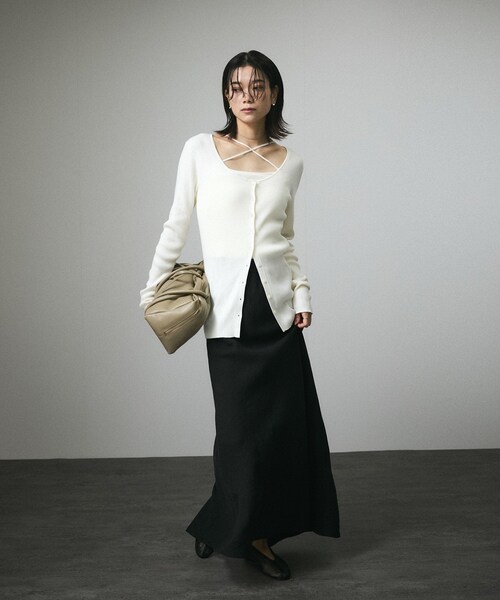 ADAM ET ROPE'(アダムエロペ)の「【セットアップ対応】キュプラコットンリブクロスキャミソール(キャミソール・レディース・ブラック/グレー/オフホワイト・F)」の8枚目の写真