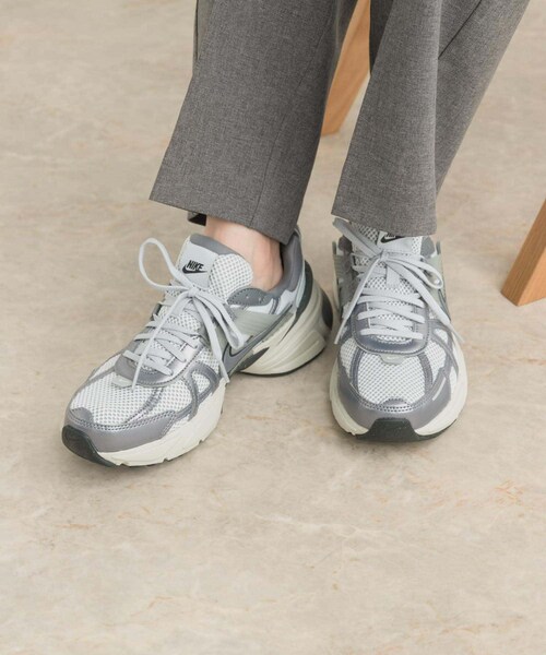 URBAN RESEARCH DOORS（アーバンリサーチドアーズ）の「NIKE　V2K ラン（スニーカー・レディース・ピュアプラチナ/シルバー・23/23.5/24/24.5/25）」の5枚目の写真