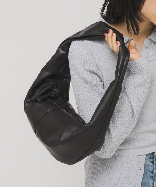 KBF（ケイビーエフ）の「ソフトイージーラウンドショルダーBAG（ショルダーバッグ・レディース・YELLOW/BLACK・One）」の4枚目の写真