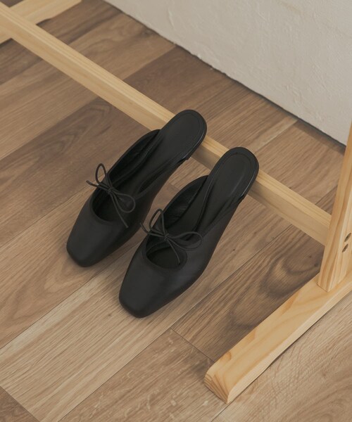 URBAN RESEARCH DOORS(アーバンリサーチドアーズ)の「スクエアトゥリボンミュール(サンダル・レディース・RED/BLACK・36/37/38)」の5枚目の写真