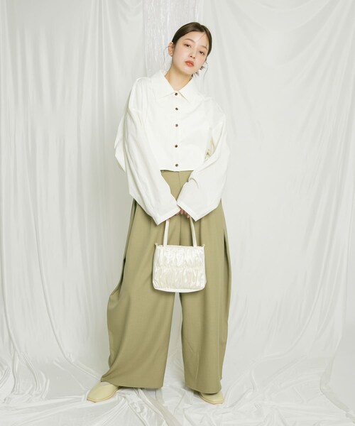 KBF（ケイビーエフ）の「サテンギャザーハンドBAG（ハンドバッグ・レディース・IVORY/BLUE/PINK・one）」の8枚目の写真