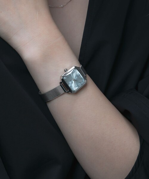 URBAN RESEARCH(アーバンリサーチ)の「decor『デコール』 MeshBeltWatch(アナログ腕時計・レディース・Silver/RoseGold・-)」の3枚目の写真