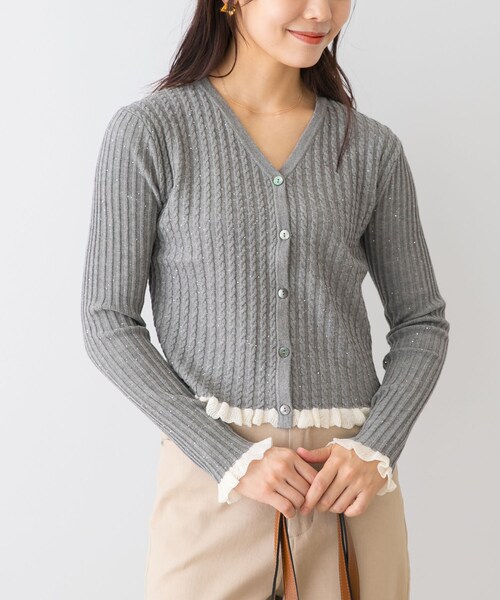 URBAN RESEARCH ROSSO（アーバンリサーチロッソ）の「F by ROSSO　スパンコールフリルリブカーディガン（カーディガン/ボレロ・レディース・BEIGE/GRAY/NAVY・Free）」の6枚目の写真