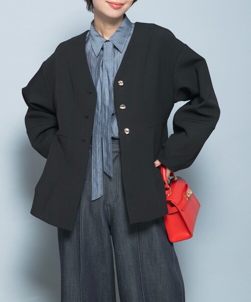 URBAN RESEARCH ROSSO（アーバンリサーチロッソ）の「『WEB限定』デザインボタンペプラムツイルジャケット（ノーカラージャケット・レディース・IVORY/BLACK・Free）」の21枚目の写真