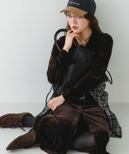 RODE SKO（ロデスコ）の「ショルダー付撥水キンチャクバッグ（ショルダーバッグ・レディース・BLACK/GRAY/IVORY・one）」の20枚目の写真