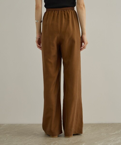 ADAM ET ROPE'(アダムエロペ)の「GENTLE SILK パンツ / セットアップ対応・新色追加(シャツ/ブラウス・レディース・ブラック/ブラウン・M/S)」の18枚目の写真