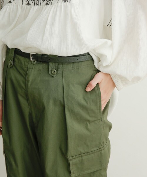 URBAN RESEARCH DOORS（アーバンリサーチドアーズ）の「ソフトレザーナローベルト（ベルト・レディース・CHARCOAL/CREAM・one）」の2枚目の写真