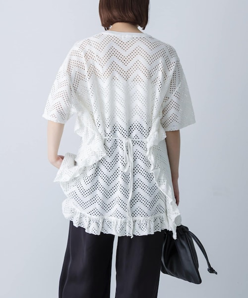 かぐれ(カグレ)の「unfil PATTERN MESH RUFFLED T-SHIRTS(Tシャツ/カットソー・レディース・OFF WHITE/BLACK・1)」の1枚目の写真