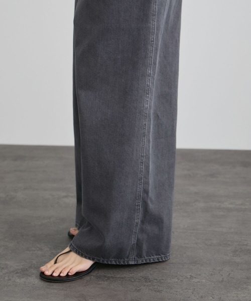 ADAM ET ROPE'(アダムエロペ)の「オーバーダイデニムサロペット(サロペット/オーバーオール・レディース・チャコール/キナリ・M/S)」の21枚目の写真