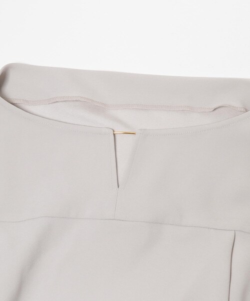 URBAN RESEARCH ROSSO（アーバンリサーチロッソ）の「トリアセテート混ドレープネックブラウス（シャツ/ブラウス・レディース・L/BEIGE/NAVY・Free）」の21枚目の写真