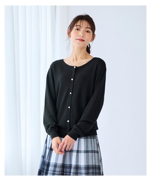 nissen（ニッセン）の「大きいサイズ ［優しい肌触りのド定番シリーズ］パール調ボタンニットカーディガン（アンサンブル可）（カーディガン/ボレロ・レディース・シーグリーン/フューシャピンク/モカ/黒/ダークグリーン/ミルキーホワイト・L/LL/3L/4L/5L/6L/8L/10L）」の10枚目の写真