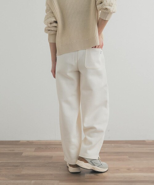 URBAN RESEARCH DOORS（アーバンリサーチドアーズ）の「NEW BALANCE　フリースバレルレッグパンツ（スウェットパンツ・レディース・BK/PEF・S）」の8枚目の写真