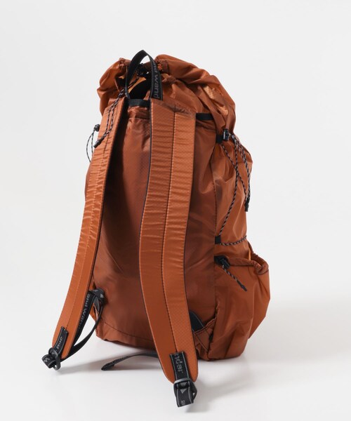 EKAL(エカル)の「and wander SIL DAYPACK(バックパック/リュック・メンズ・BLACK/D.ORANGE/YELLOW GRN・One)」の12枚目の写真