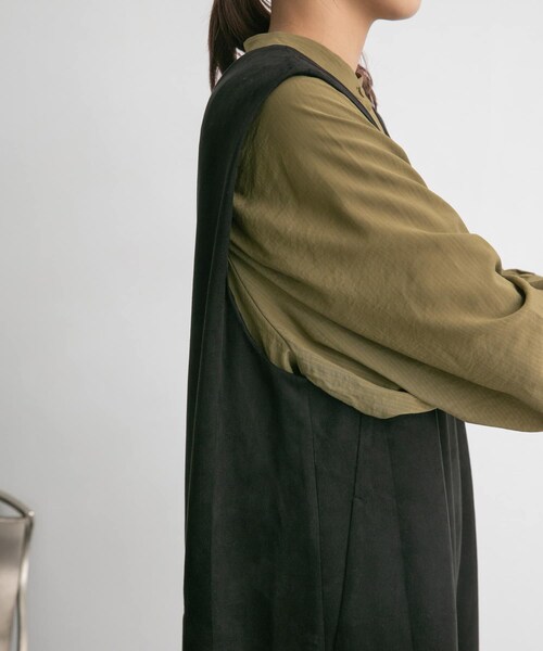 KBF（ケイビーエフ）の「ショルダータックスエードサロペット（サロペット/オーバーオール・レディース・BEIGE/BLACK・36/38）」の21枚目の写真