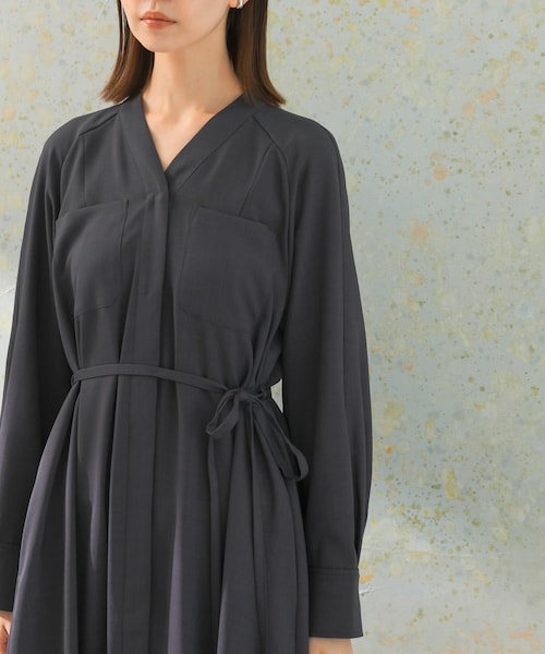 ポケットデザインVネックワンピース