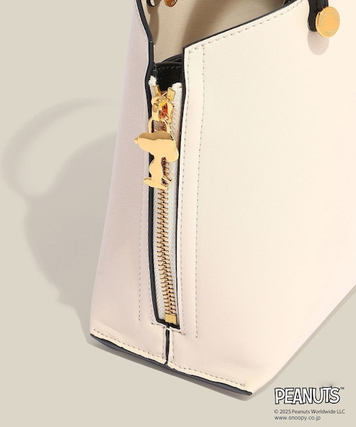 ROPE'（ロペ）の「【WEB限定/一部店舗限定】【E'POR×PEANUTS】別注 Y BAG Mini（ハンドバッグ・レディース・ブラック/オフホワイト/レッド・F）」の16枚目の写真