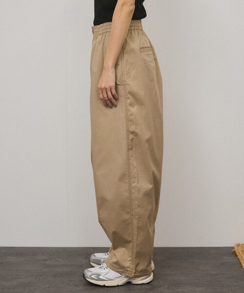 ADAM ET ROPE'（アダムエロペ）の「【WEB限定】2WAYミリタリータックカーゴパンツ［コットンブレンド］（カーゴパンツ・レディース・ベージュ/カーキ・F）」の18枚目の写真