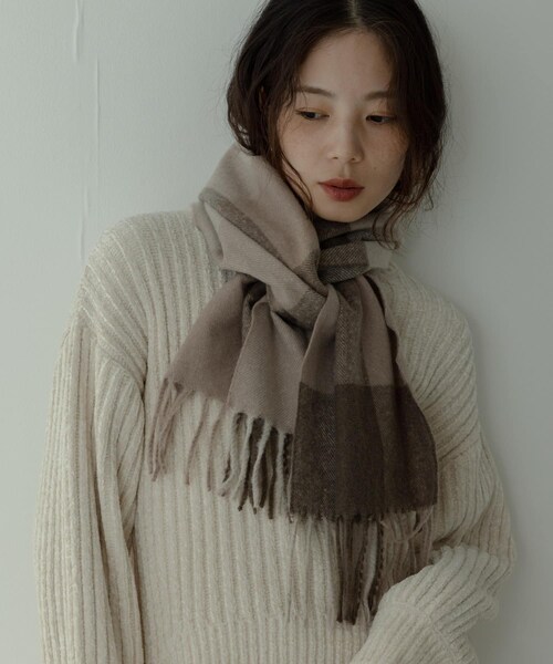 URBAN RESEARCH Sonny Label（アーバンリサーチサニーレーベル）の「ブロックチェックストール（ストール/ショール・レディース・グレー系/ベージュ系/ブラウン系・One）」の5枚目の写真