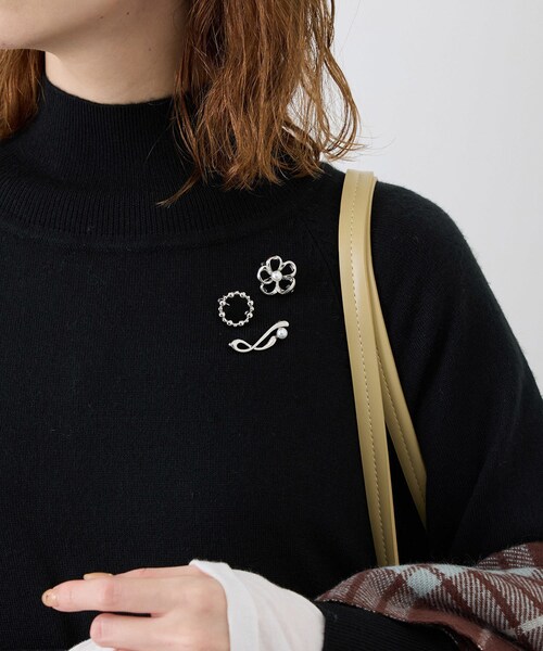ROPE' PICNIC(ロペピクニック)の「フラワーモチーフプチブローチセット(ブローチ/コサージュ・レディース・ゴールド/シルバー・F)」の5枚目の写真