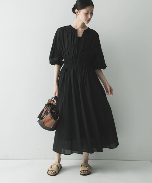 URBAN RESEARCH(アーバンリサーチ)の「コットンボイルシャーリングワンピース(ワンピース・レディース・BLACK/BROWN・Free)」の9枚目の写真
