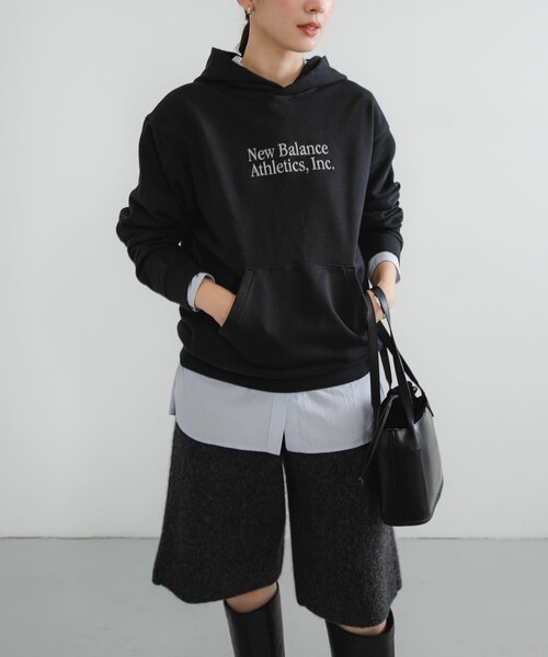 URBAN RESEARCH(アーバンリサーチ)の「NEW BALANCE Athleticsクラシックスフーディ(パーカー・レディース・ブラック/パーマフロスト・S)」の3枚目の写真