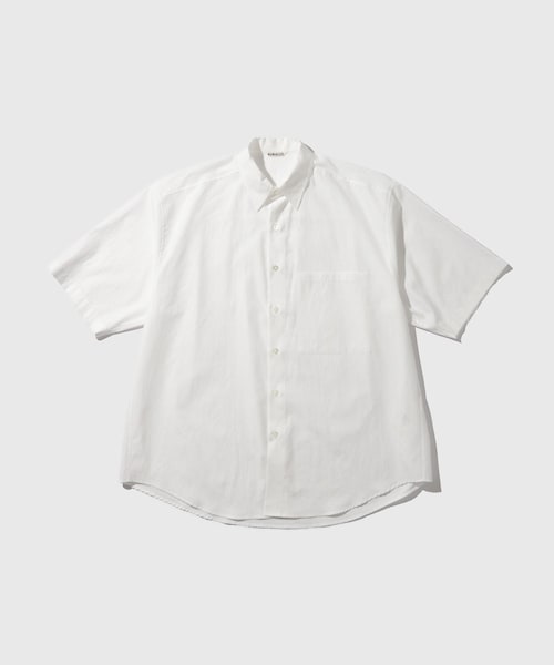 ADAM ET ROPE'(アダムエロペ)の「【AURALEE/オーラリー】WASHED FINX TWILL BIG HALF SLEEVED SHIRT(シャツ/ブラウス・メンズ・ホワイト/キナリ/カーキ/ブルー系・3/4)」の1枚目の写真
