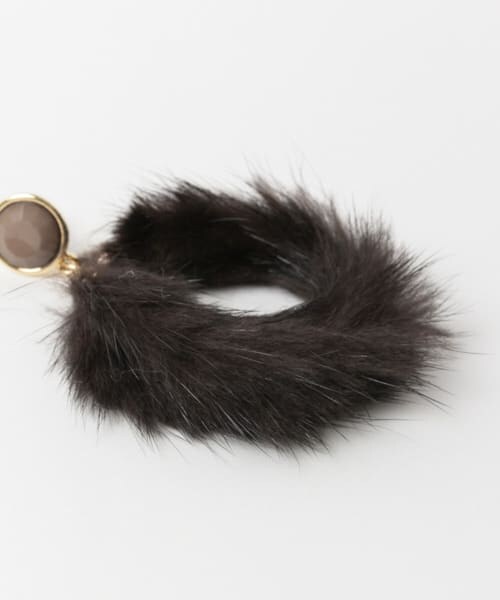 SENSE OF PLACE by URBAN RESEARCH（センスオブプレイスバイアーバンリサーチ）の「FO ファーラウンドピアス（ピアス（両耳用）・レディース・BROWN/GRAY/L.BEIGE・Free）」の8枚目の写真