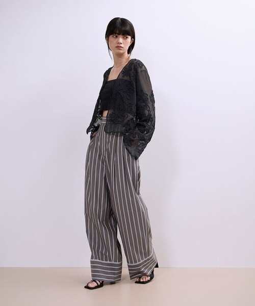 ADAM ET ROPE'(アダムエロペ)の「【WEB限定】メッシュエンブロイダリーカーディガン(カーディガン/ボレロ・レディース・ブラック/ブラック系/ホワイト・F)」の7枚目の写真