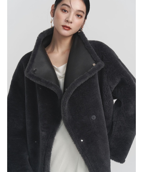 LAGUNAMOON（ラグナムーン）の「フェイクムートンスタンドカラーコート（ムートンコート・レディース・アイボリー/チャコールグレー/モカ・F）」の17枚目の写真