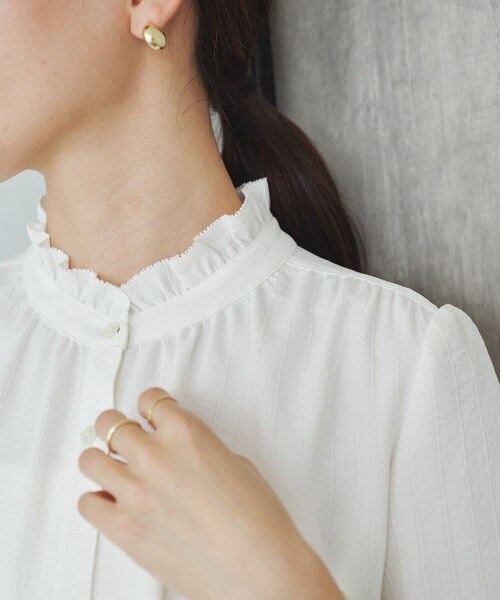 URBAN RESEARCH（アーバンリサーチ）の「ドビーストライプフリルブラウス（シャツ/ブラウス・レディース・OFF WHITE/BLACK・Free）」の9枚目の写真