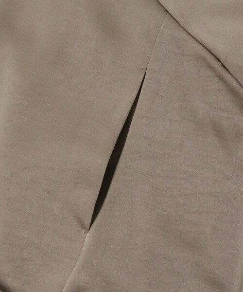 URBAN RESEARCH ROSSO（アーバンリサーチロッソ）の「CHIGNON　サテンボリュームブルゾン（ブルゾン・レディース・GBEIGE/BLACK/BROWN・Free）」の22枚目の写真