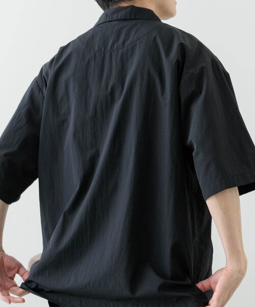 ITEMS URBANRESEARCH(アイテムズ アーバンリサーチ)の「『撥水/イージーケア/接触冷感/UVカット』タスランナイロンスナップボタンポロシャツ(ポロシャツ・メンズ・NVY/CHA/BLK・M/L)」の11枚目の写真