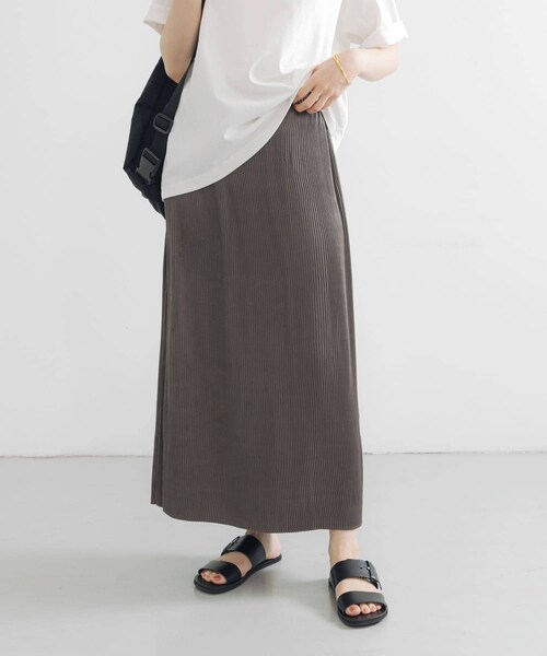 URBAN RESEARCH(アーバンリサーチ)の「サテンプリーツストレートラインスカート(スカート・レディース・BEIGE/KHAKI・FREE)」の21枚目の写真