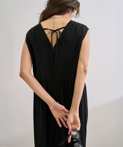 ROPE'（ロペ）の「【WEB・一部店舗限定】バックシャンティアードワンピース/洗える（ワンピース・レディース・ブラック/ターコイズ・F）」の20枚目の写真