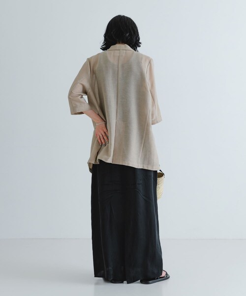 URBAN RESEARCH（アーバンリサーチ）の「『2サイズ展開』キュプラサテンストレートスカート（スカート・レディース・BEIGE/BLACK/BROWN・36/38）」の15枚目の写真