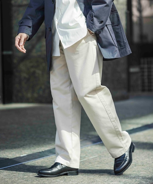 URBAN RESEARCH DOORS（アーバンリサーチドアーズ）の「『イージーケア』『速乾』2タックワイドチノパンツ（チノパンツ・メンズ・OFF/BEIGE/D.NAVY・M/L）」の4枚目の写真