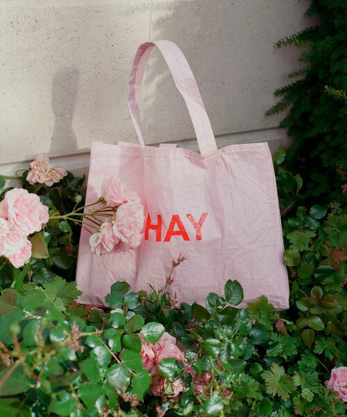 SENSE OF PLACE by URBAN RESEARCH（センスオブプレイスバイアーバンリサーチ）の「HAY　Candy Mono Bag M（トートバッグ・メンズ・L.PINK・One）」の4枚目の写真