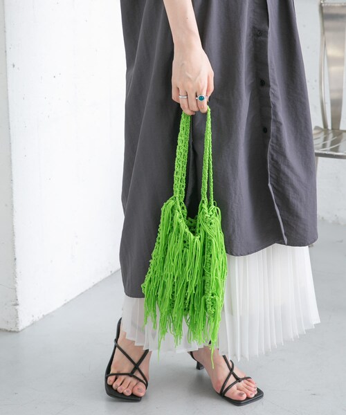 KBF（ケイビーエフ）の「フリンジニットBAG（ハンドバッグ・レディース・GREEN/BEIGE/BLACK・one）」の3枚目の写真