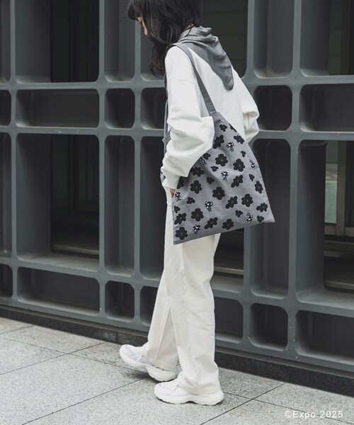 THE GOODLAND MARKET(ザグッドランドマーケット)の「EXPO2025 TOTE-FLOWER(トートバッグ・レディース・オフホワイト/グレー・One)」の14枚目の写真