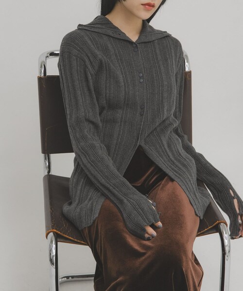 KBF（ケイビーエフ）の「ボタンアップランダムRIBニット（ニット/セーター・レディース・L.BEIGE/BROWN/CHARCOAL・One）」の7枚目の写真