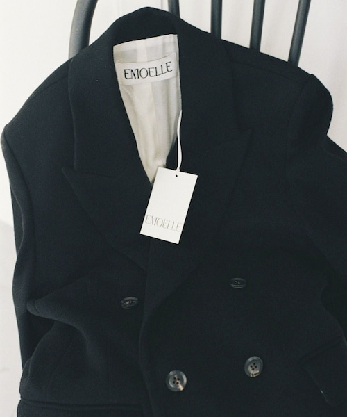 ADAM ET ROPE'（アダムエロペ）の「【EMOELLE】ピークドラペルダブルコート（チェスターコート・レディース・ブラック/ベージュ系・36/38）」の11枚目の写真