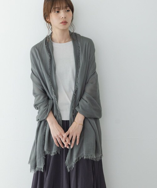 URBAN RESEARCH Sonny Label（アーバンリサーチサニーレーベル）の「イタリア製なめらかレーヨンストール（ストール/ショール・レディース・ベージュ/グレー/ネイビー・One）」の5枚目の写真
